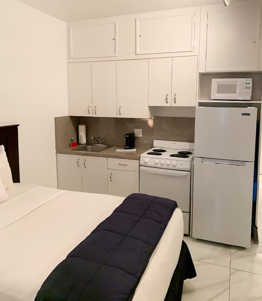 Ocean Front Casablanca Studios with FULL KITCHENS & Beach access By BL Rentals