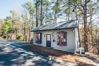 Hogsveil Cottages - Harry Potter Themed