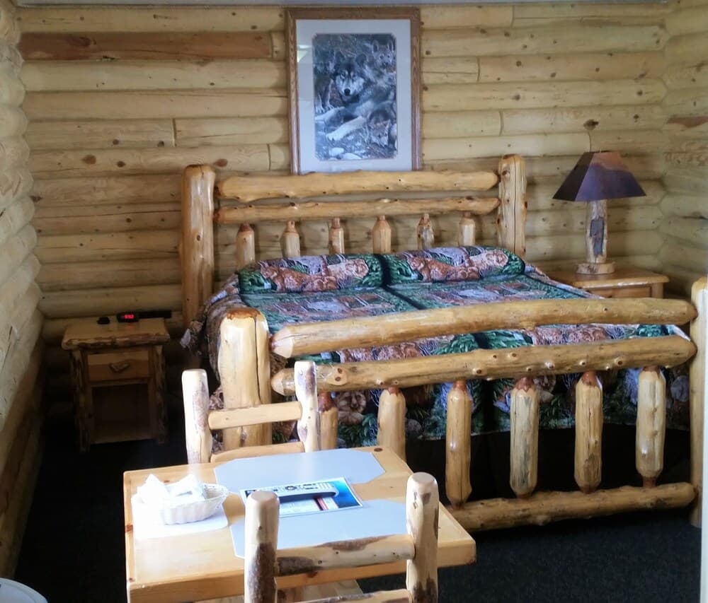 Wolf Den Log Cabin Motel and RV Park