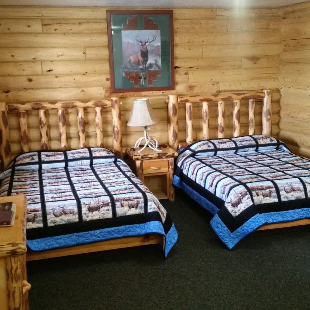 Wolf Den Log Cabin Motel and RV Park