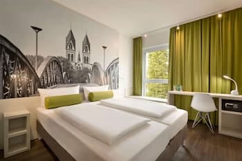 Super 8 by Wyndham Freiburg