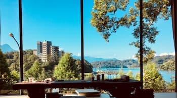 Yue Lake Backpackers