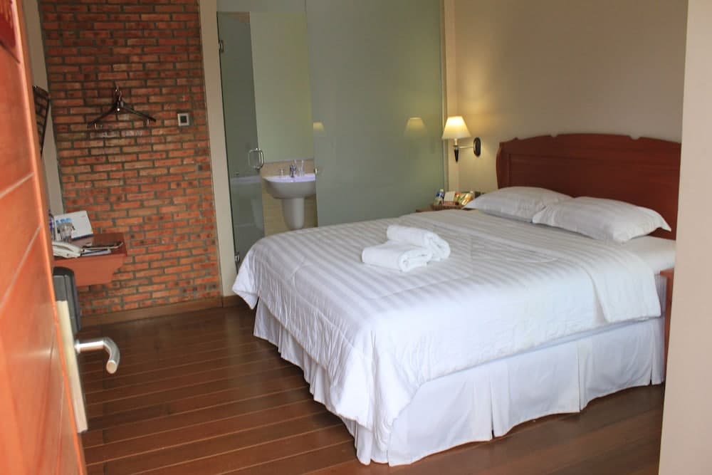 Thong's Inn - KNO Kualanamu Transit Hotel