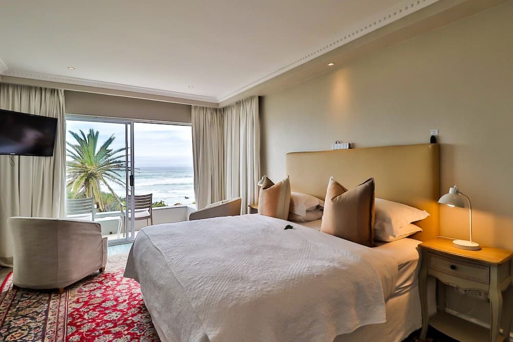 Hermanus Beachfront Lodge