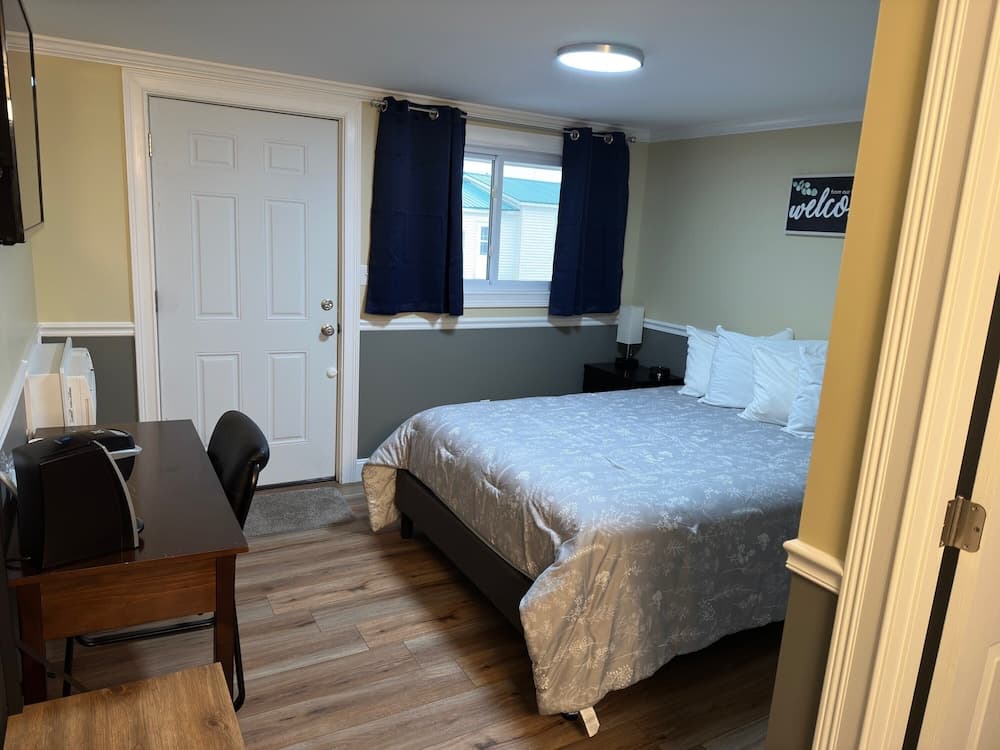 Sunset Motel at Armand's Gardens