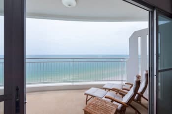 Baan TiewKlurn Beachfront Condomium