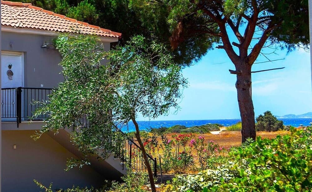 Romanos Beach Villas