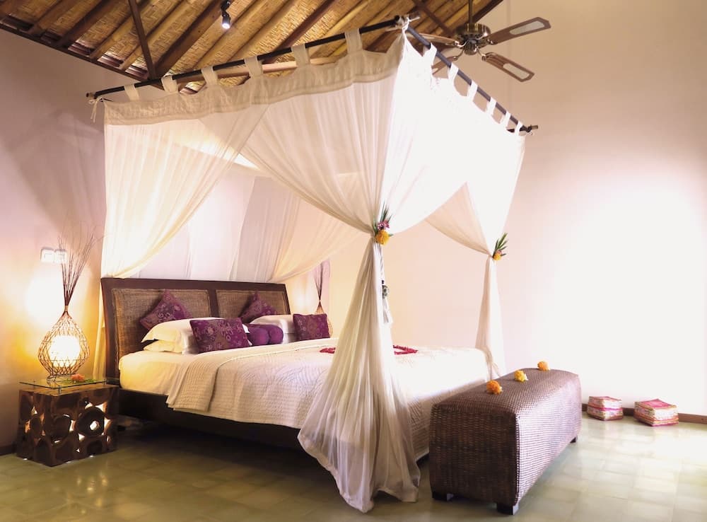 Cili Emas Oceanside Resort