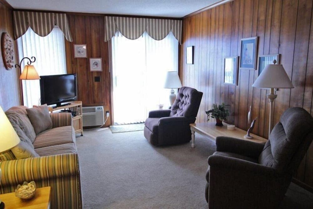 Shore Drive Quarters