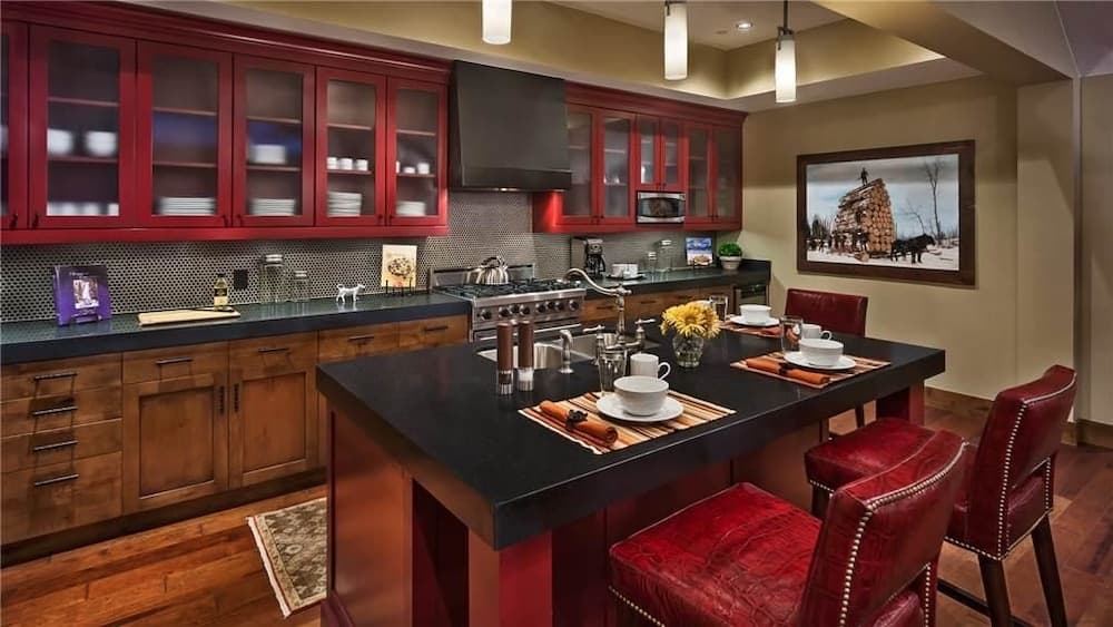 Summit Peak Penthouse 803 4 BedroomCondo By Moving Mountains