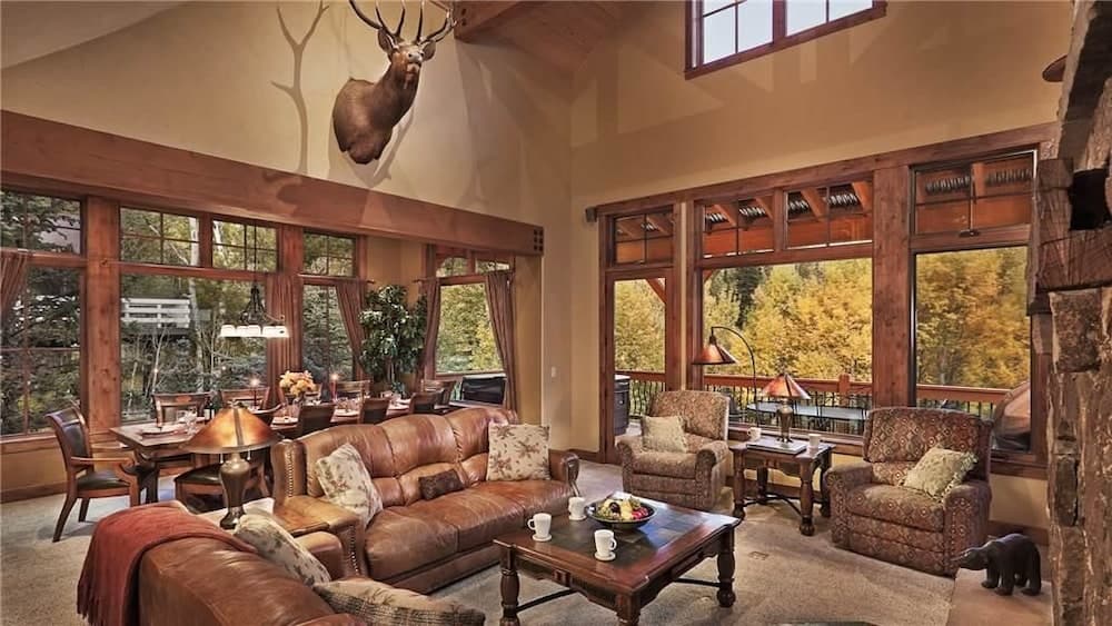 Brown Bear Chalet 4 BedroomHoliday home By Moving Mountains