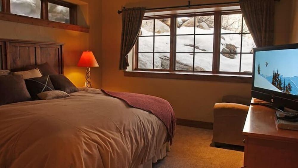 Bears Grande 8 BedroomHoliday home By Moving Mountains