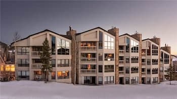 Chartreuse 122 2 BedroomCondo By Moving Mountains