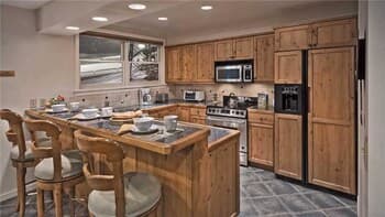 Epernay 125 3 BedroomCondo By Moving Mountains