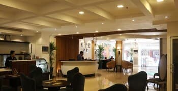 Queen Margarette Hotel - Downtown