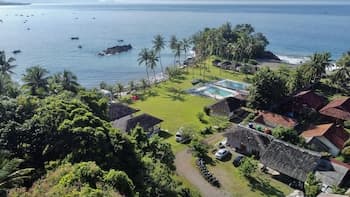 Legon Pari Beach Resort