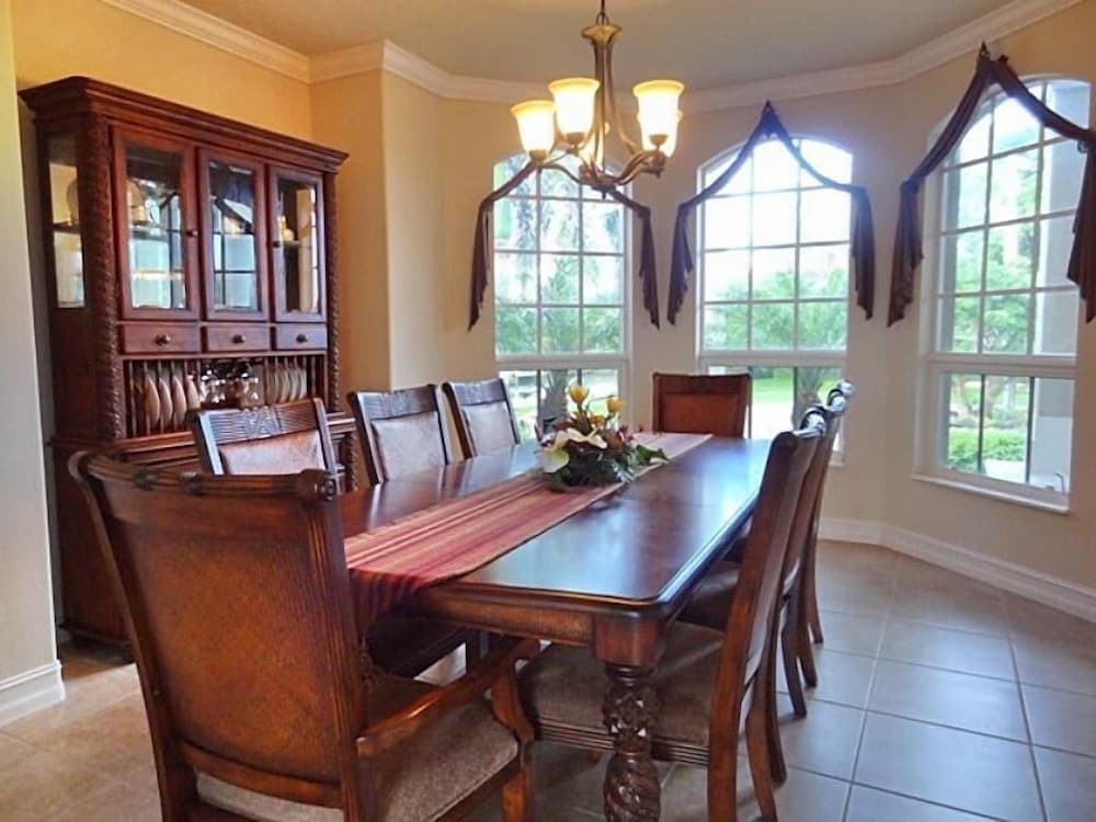 DOVE816 4 Bedroom Holiday Home by Marco Naples Vacation Homes