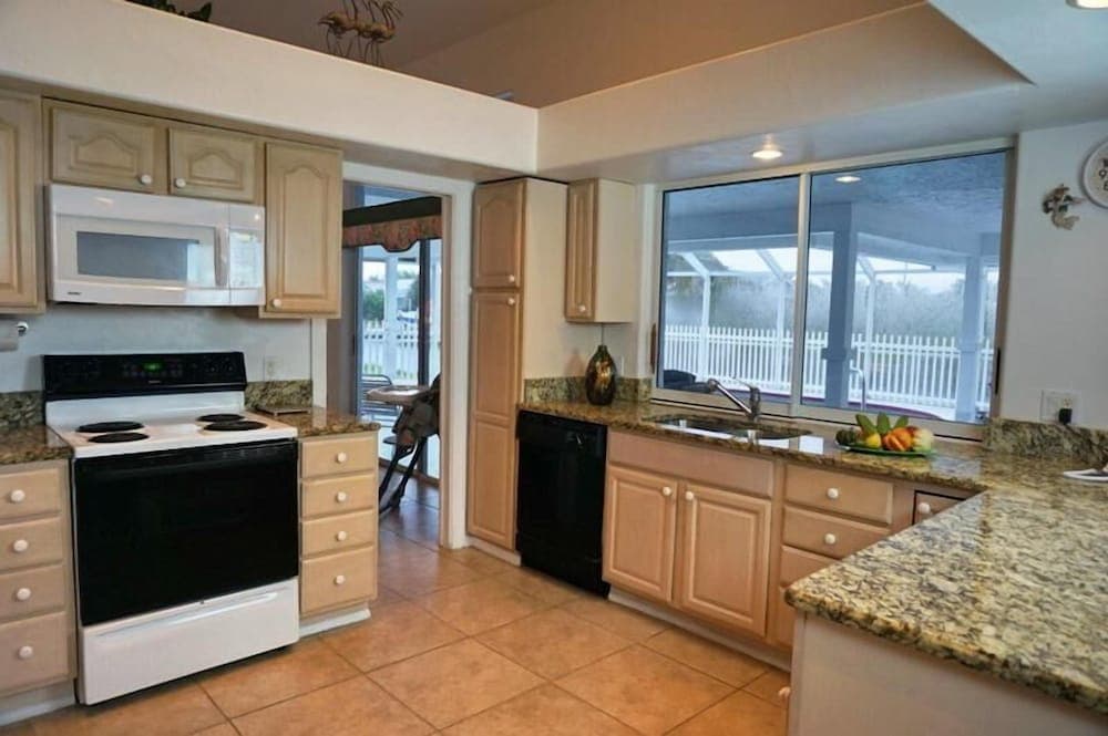 SHEN1124 3 Bedroom Holiday Home by Marco Naples Vacation Homes