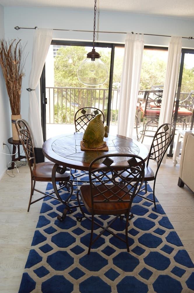 Cove II 732F 2 Bedroom Condo By Midnight Cove II