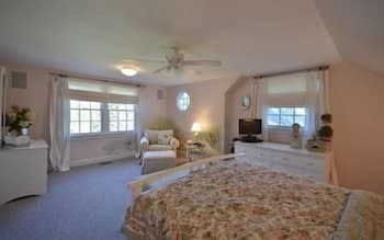 Seascape Upscale Cottage