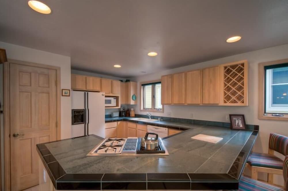 Madison Pacific 1 Bedroom Condo By Accommodations in Telluride