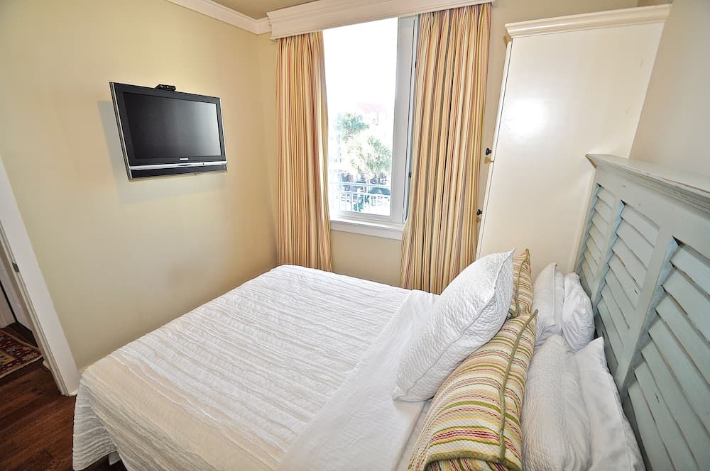 Six Palms 2B 2 Bedroom Condo By Coastal Dreamin