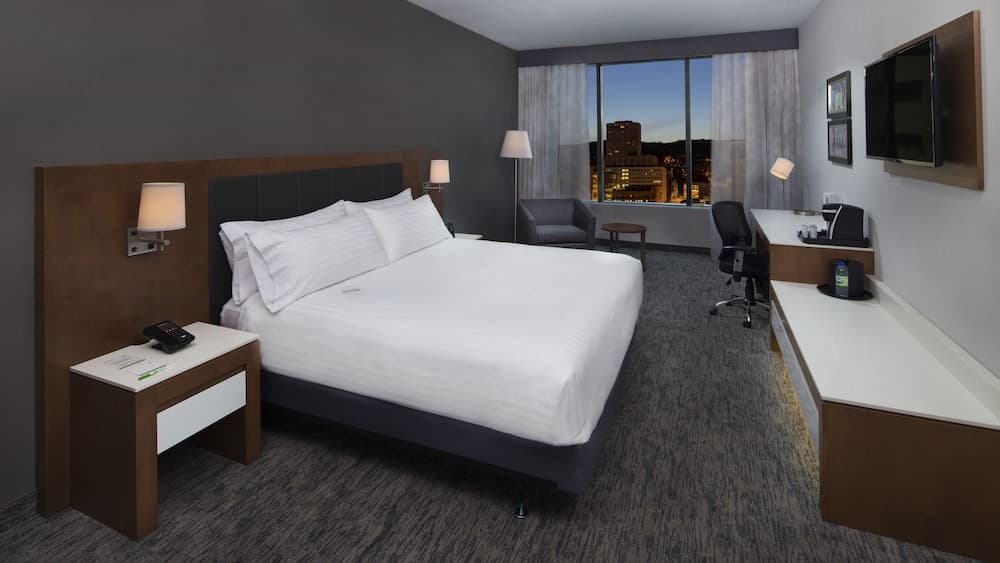 Holiday Inn Hotel & Suites Montreal Centre-ville Ouest by IHG