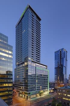 Holiday Inn Hotel & Suites Montreal Centre-ville Ouest, an IHG Hotel