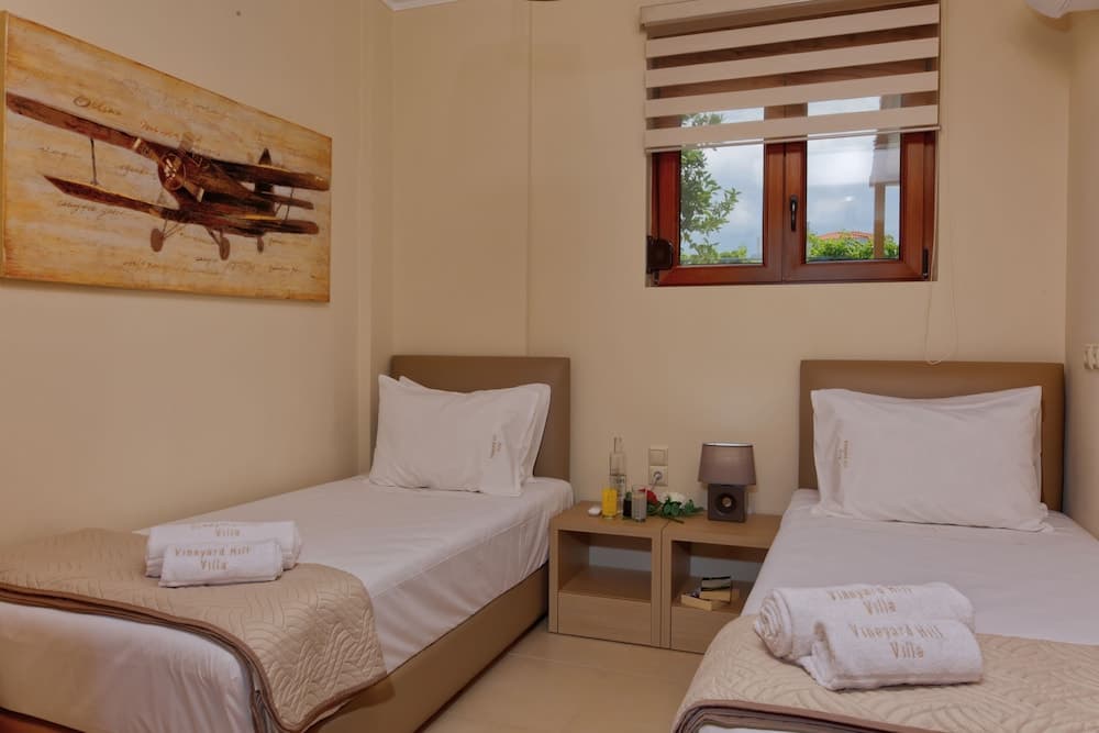 Cretan Vineyard Hill Villa Private Pool, Panoramic View, Beautiful Vineyard