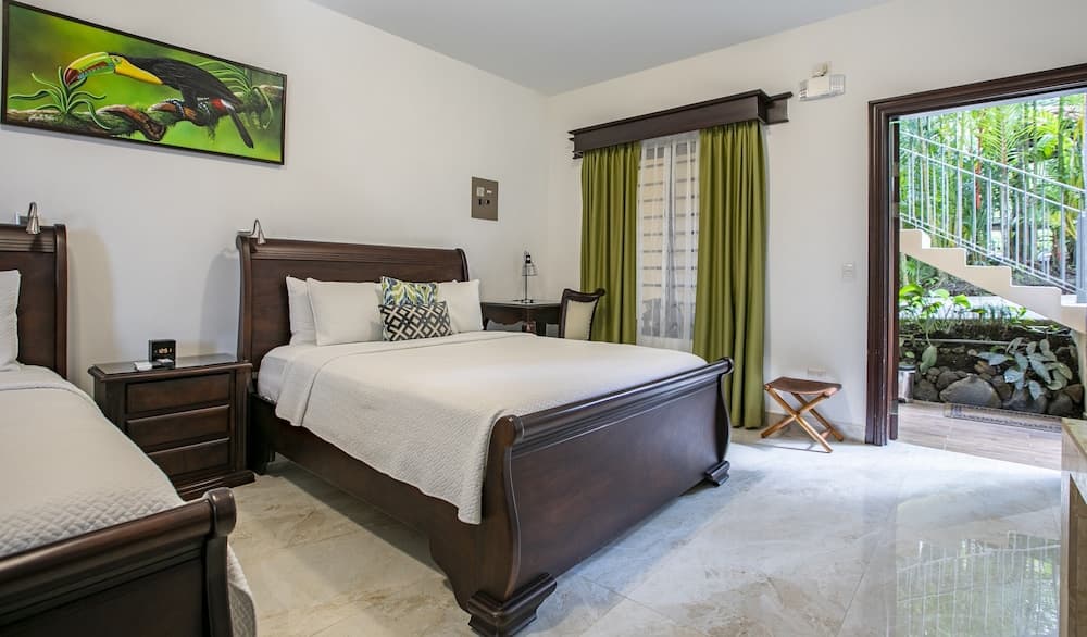 Paradise Hot Springs - Thermal Water & Volcano Views