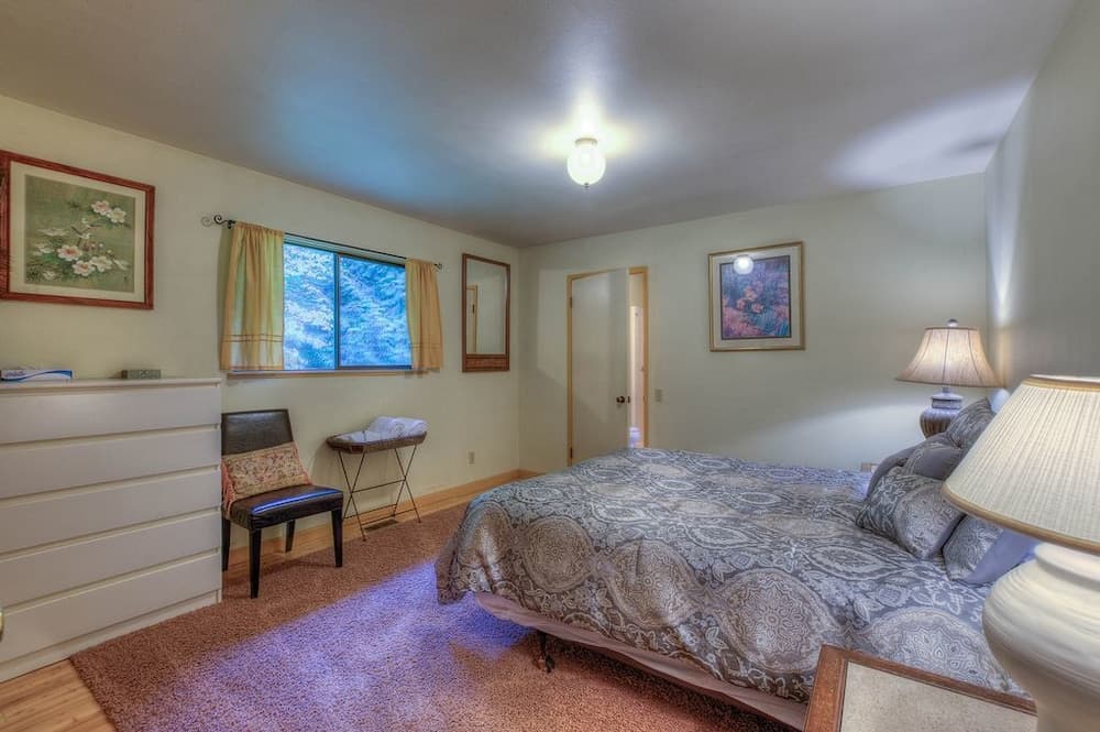 The Cedar Field Vacation House