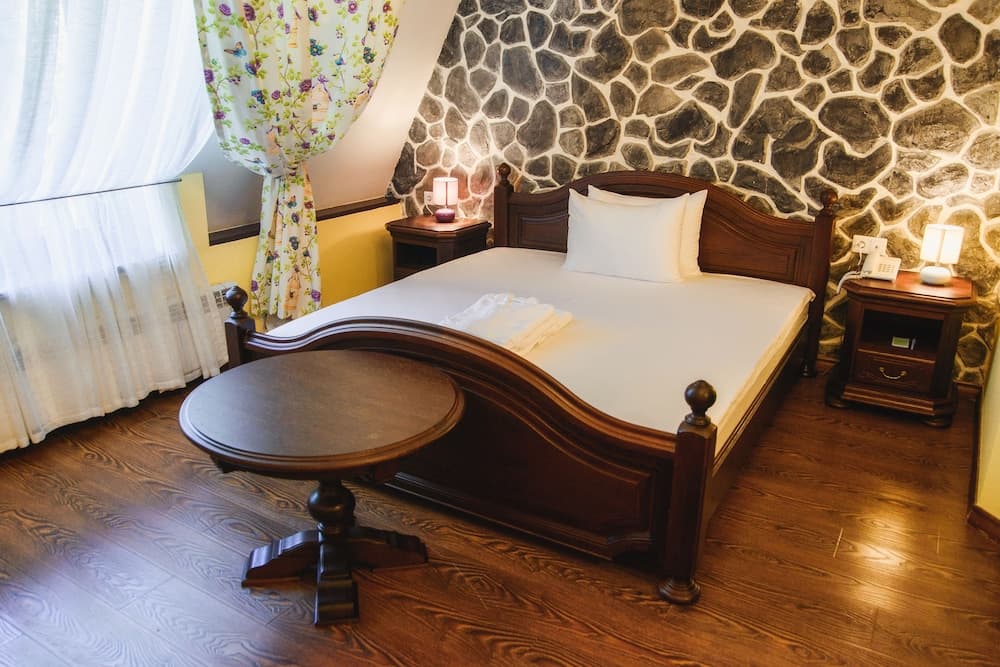 Promenade Park Hotel