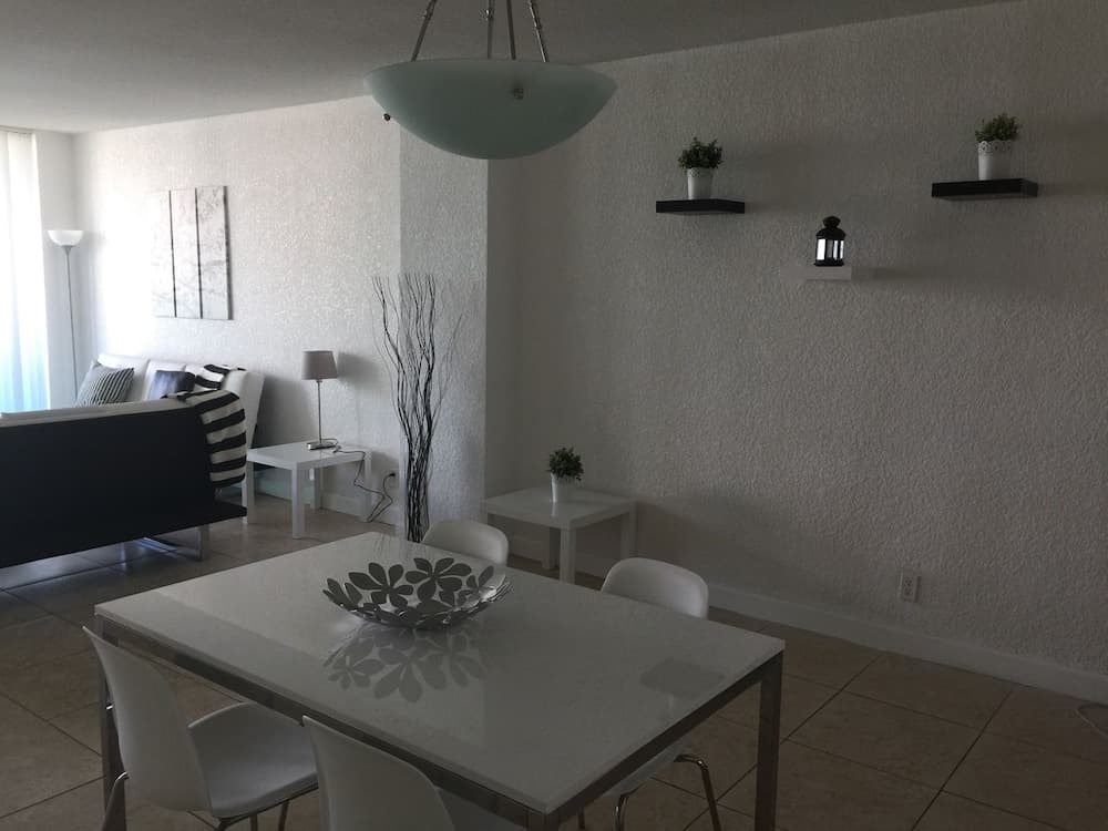 Beach Apartments Hollywood