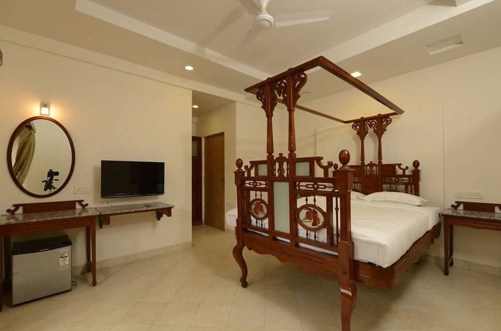 CRYSTAL COUNTY RESORT