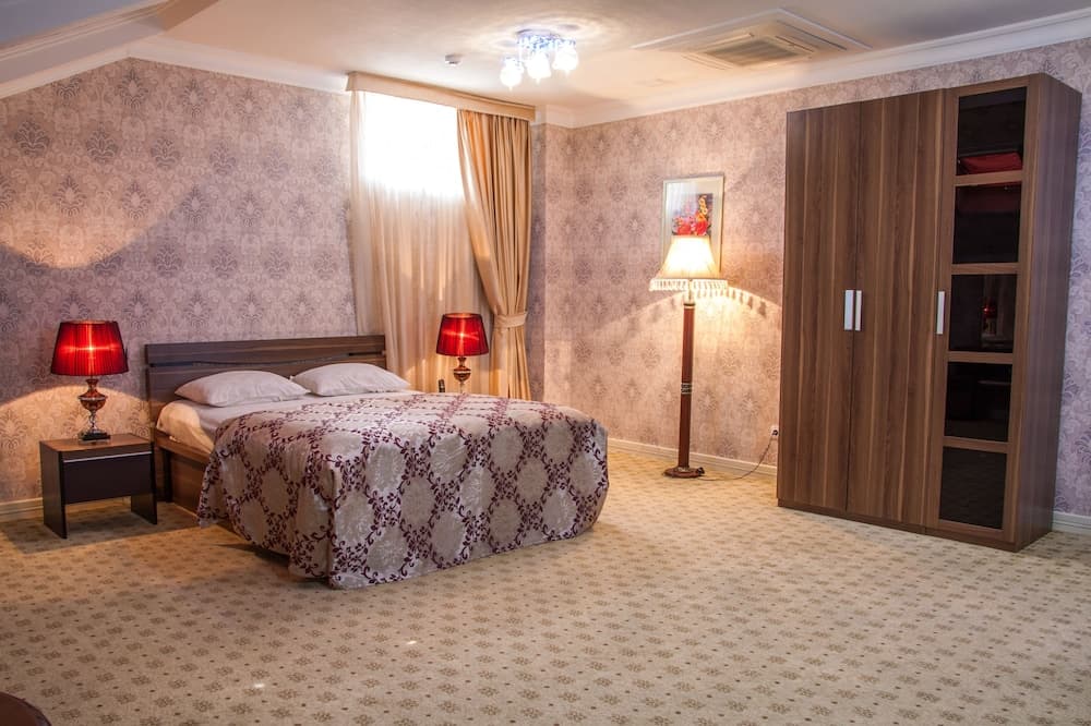 City Line Boutique Hotel