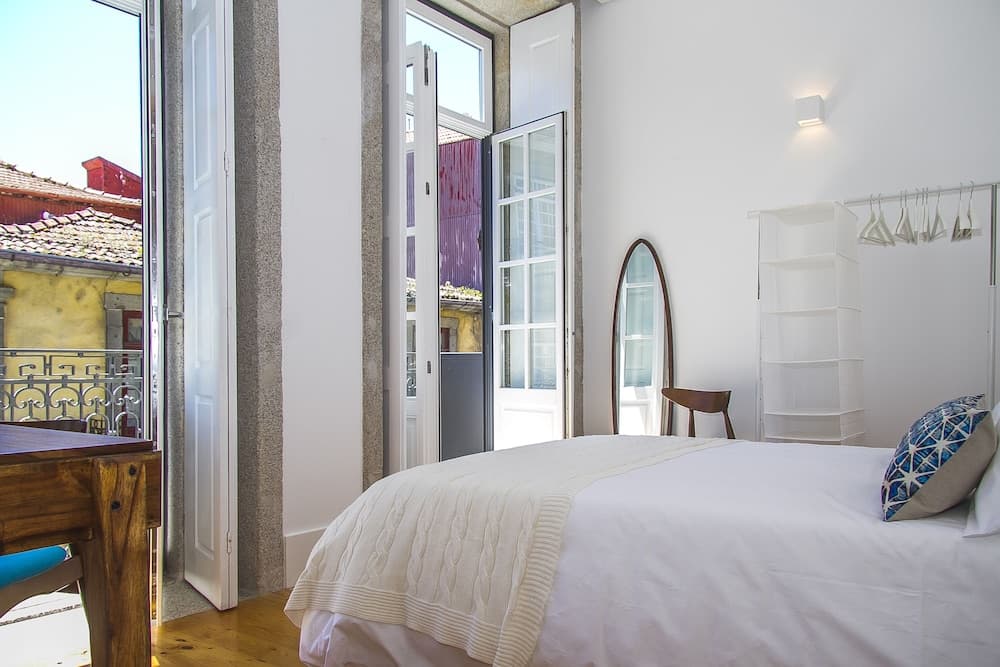 Liiiving in Porto-Blue Flower Apartment