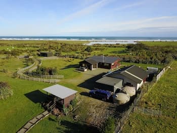 Koru Beach Cabin & B&B Homestay