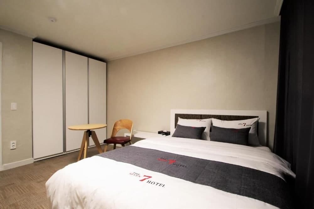 Pohang Jukdo Market The Seven