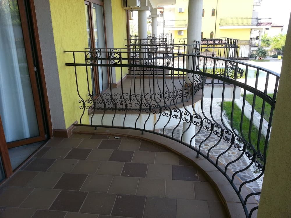 Menada Green Hills Apartments