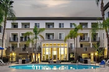 MARINA PRESIDENTIAL SUITE w AMAZING VIEWS & AMENITIES