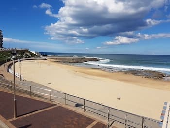 Newcastle Short Stay Apartments - Sandbar Newcastle Beach