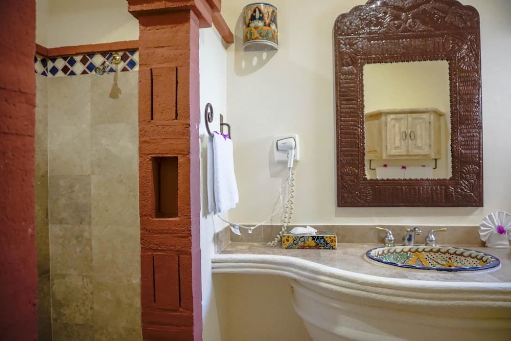 KING BED CountryClub 1 Bedroom Apartment By Senstay