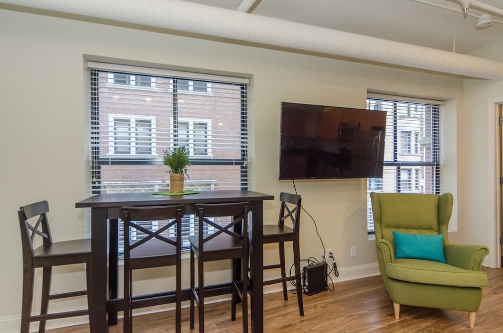 BOS002 2 Bedroom Apartment By Senstay