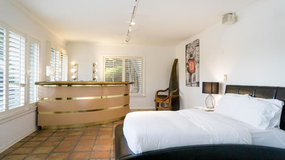 LA128 2 Bedroom Apartment By Senstay