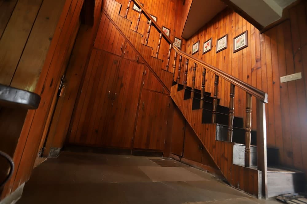 Cedar Lodge by Aahma