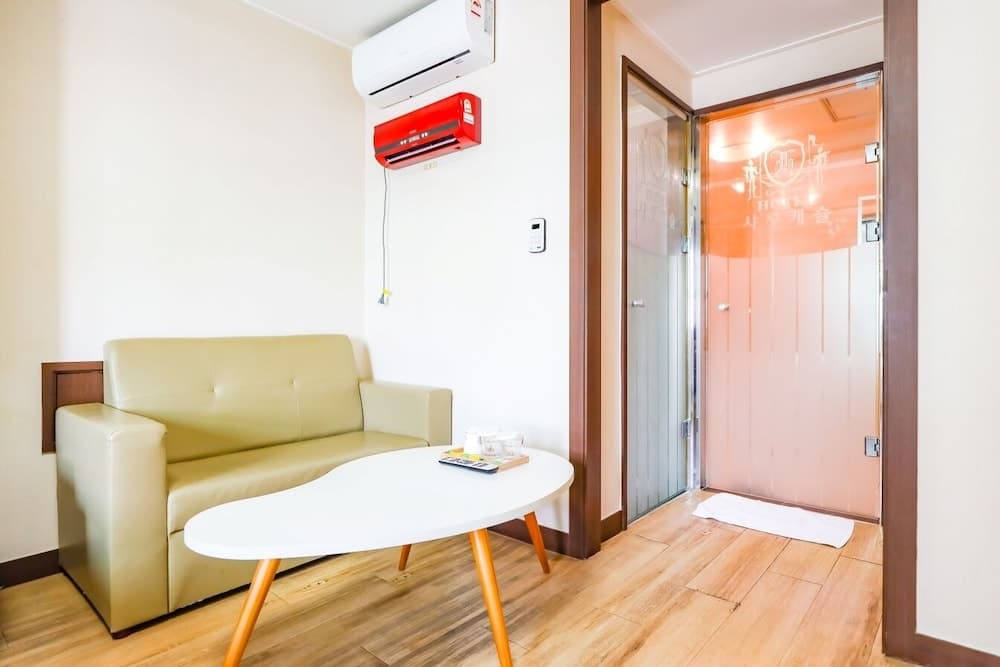 Charlot Castle Hotel