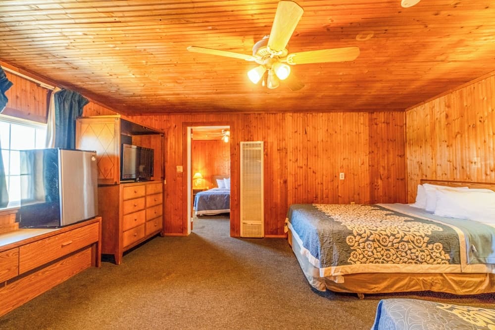 Green Acre Motel by OYO Near Rush County Airport