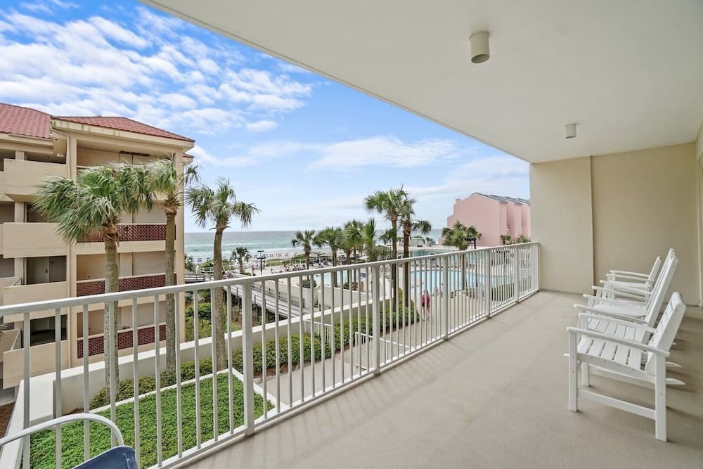 Tides at Top'sl Beach Resort by Panhandle Getaways