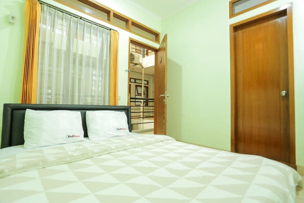 RedDoorz near Sukajadi