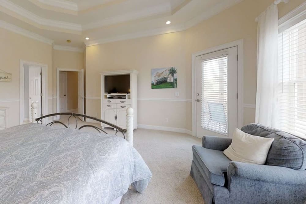 Palm Breeze 5 Bedroom Holiday Home